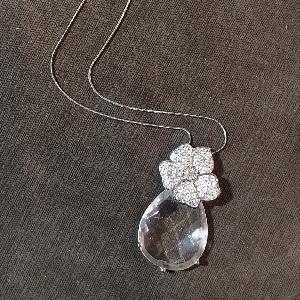 Clear cut glass pendant necklace